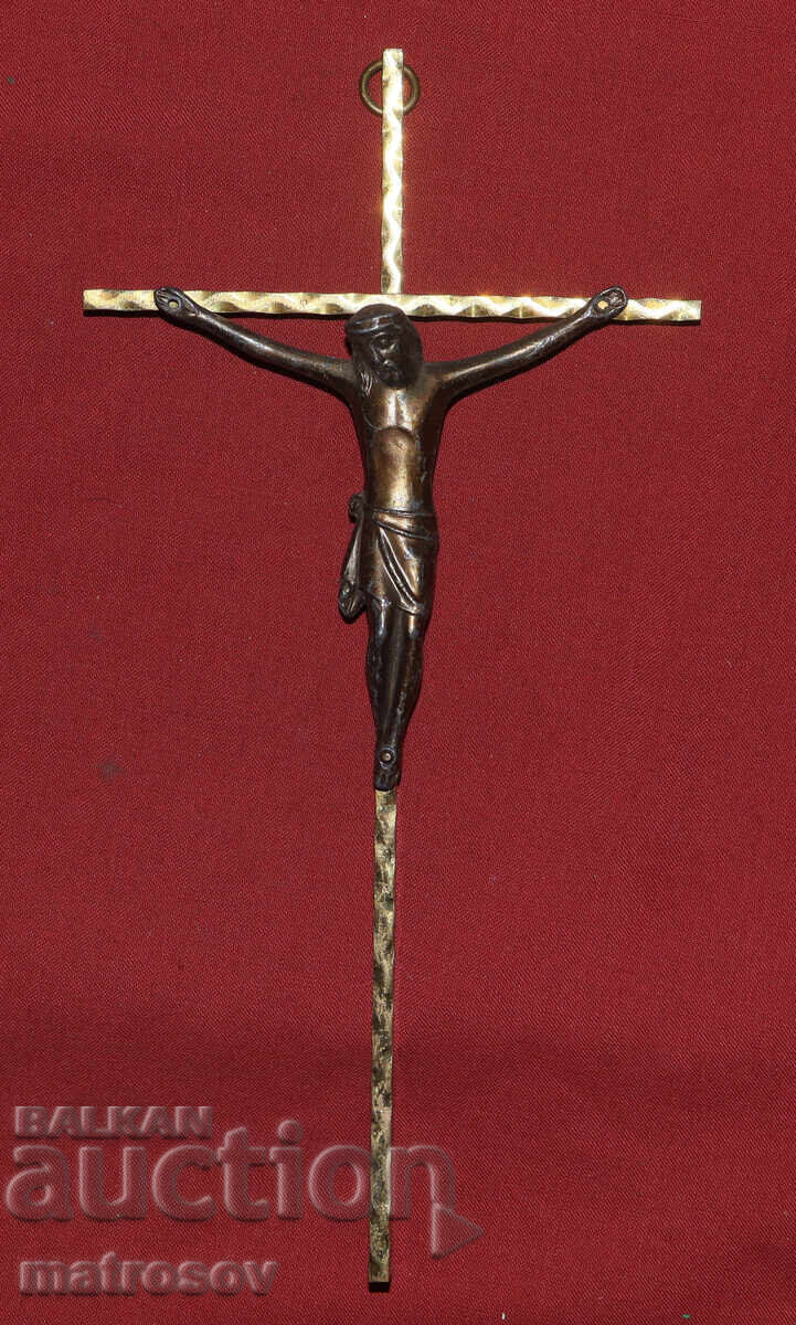 Αυθεντικός επιτοίχιος σταυρός από χαλκό και ορείχαλκο, εσταυρωμένος με τιμή 150.00 BGN | € 76.69