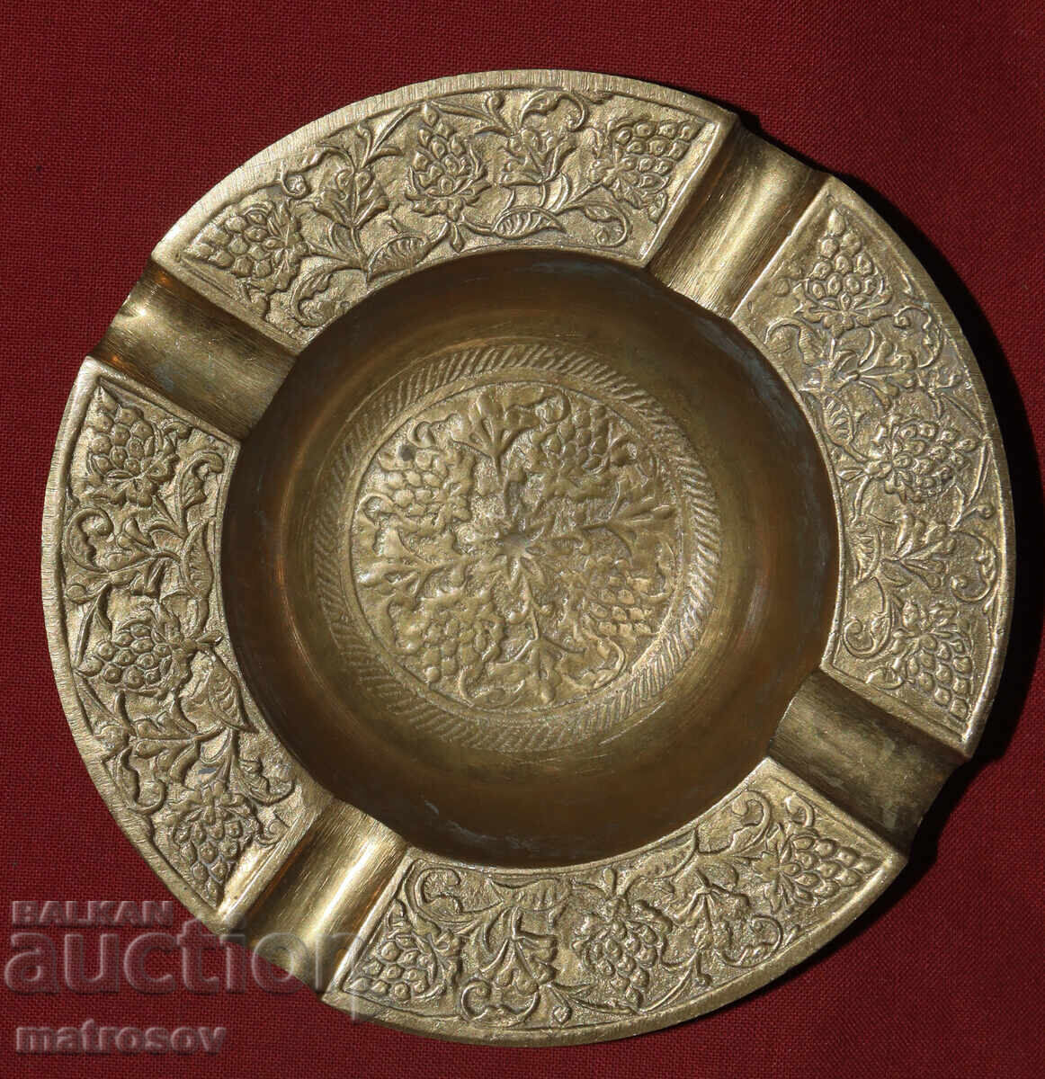 Rychno izraboten mesingov  pepelnik with price 80.00 BGN | € 40.90