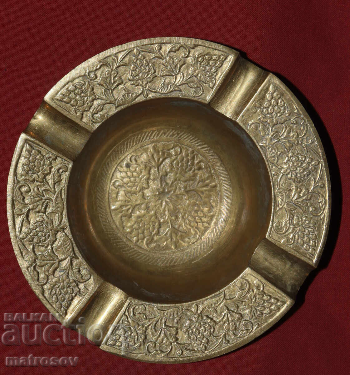 Delivery of Rychno izraboten mesingov  pepelnik