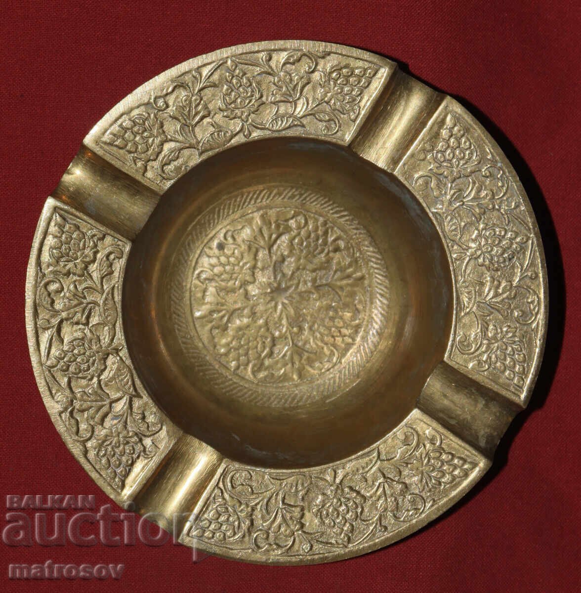 Rychno izraboten mesingov  pepelnik