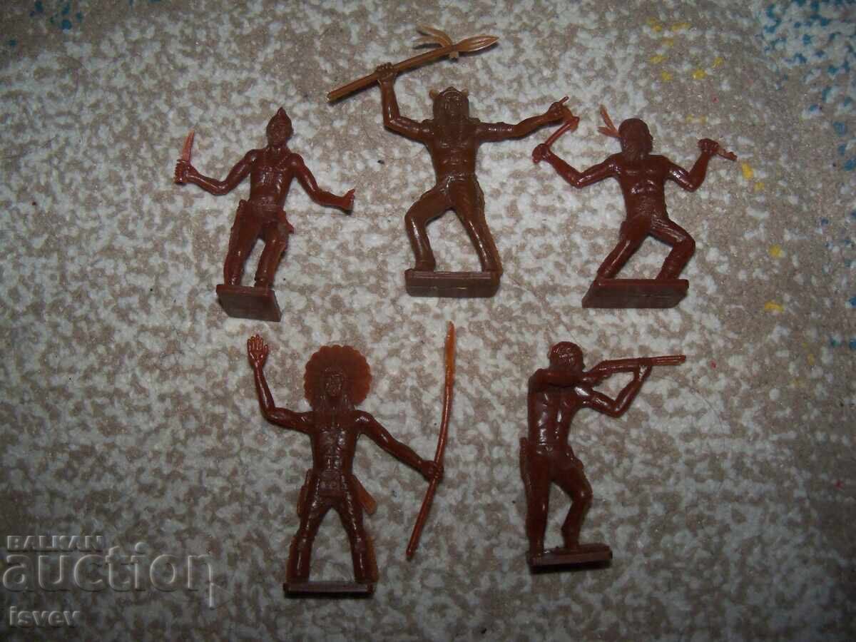 Lot of 5 plastic toy soldiers, Indians, Soviet toys