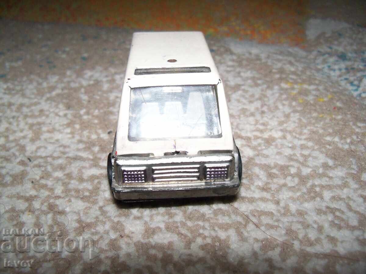 Μικρό λαμαρινένιο ασθενοφόρο, σοσιαλιστικό παιχνίδι με τιμή 12.00 BGN | € 6.14