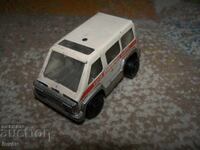 Μικρό λαμαρινένιο ασθενοφόρο, σοσιαλιστικό παιχνίδι