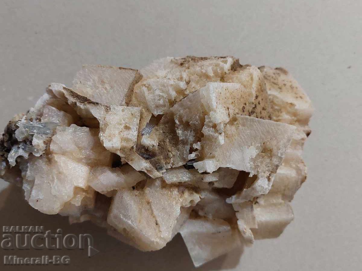 Flat-parallel quartz with price 70.00 BGN | € 35.79