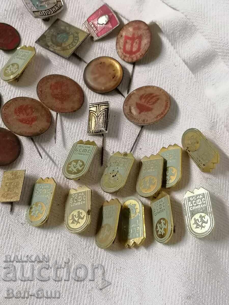 Παράδοση Σημάδια στήθους - κονκάρδες και άλλα