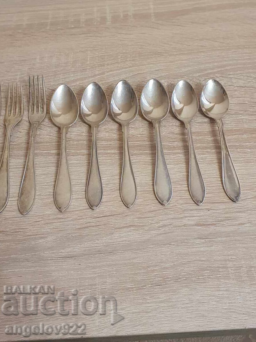 Auction 6 spoons and 6 forks NS Auction 6 spoons and 6 forks NS