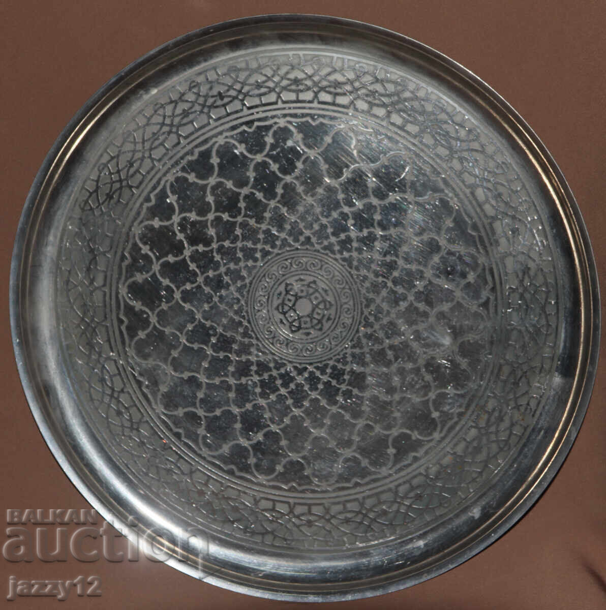 Метален поднос за сервиране геометрични елементи с цена 130.00 лв. | € 66.47