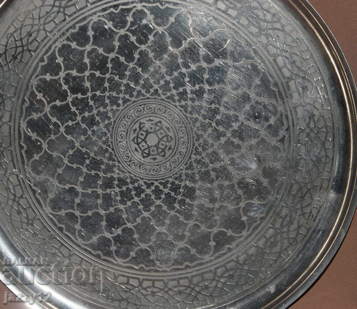 Аукцион Метален поднос за сервиране геометрични елементи