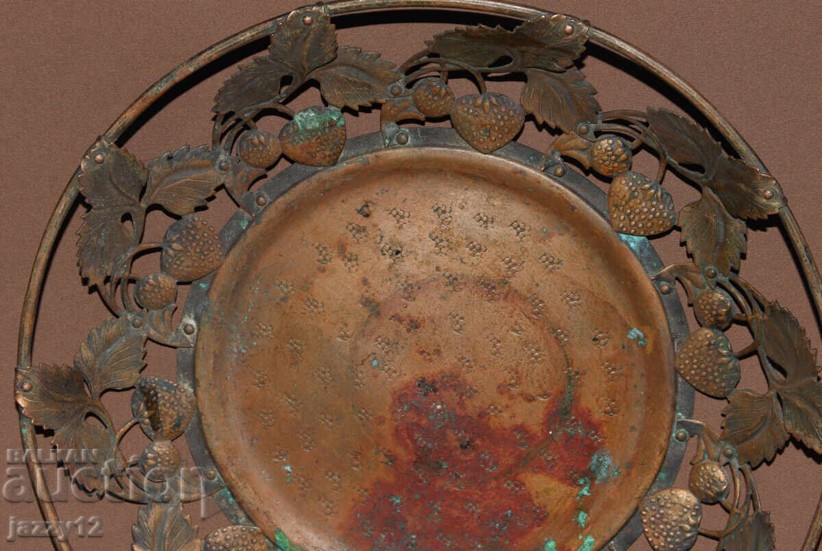 Παράδοση Παλαιό χειροποίητο χάλκινο μπολ δίσκος με φλοράλ μοτίβα