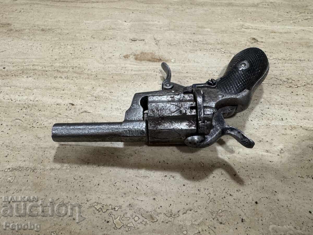 Livrarea Revolver vechi, pistol