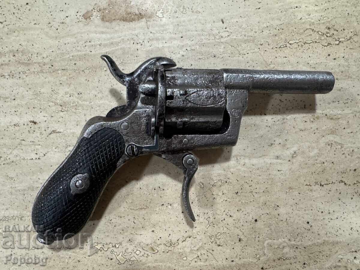 Revolver vechi, pistol