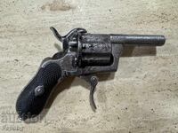 Revolver vechi, pistol