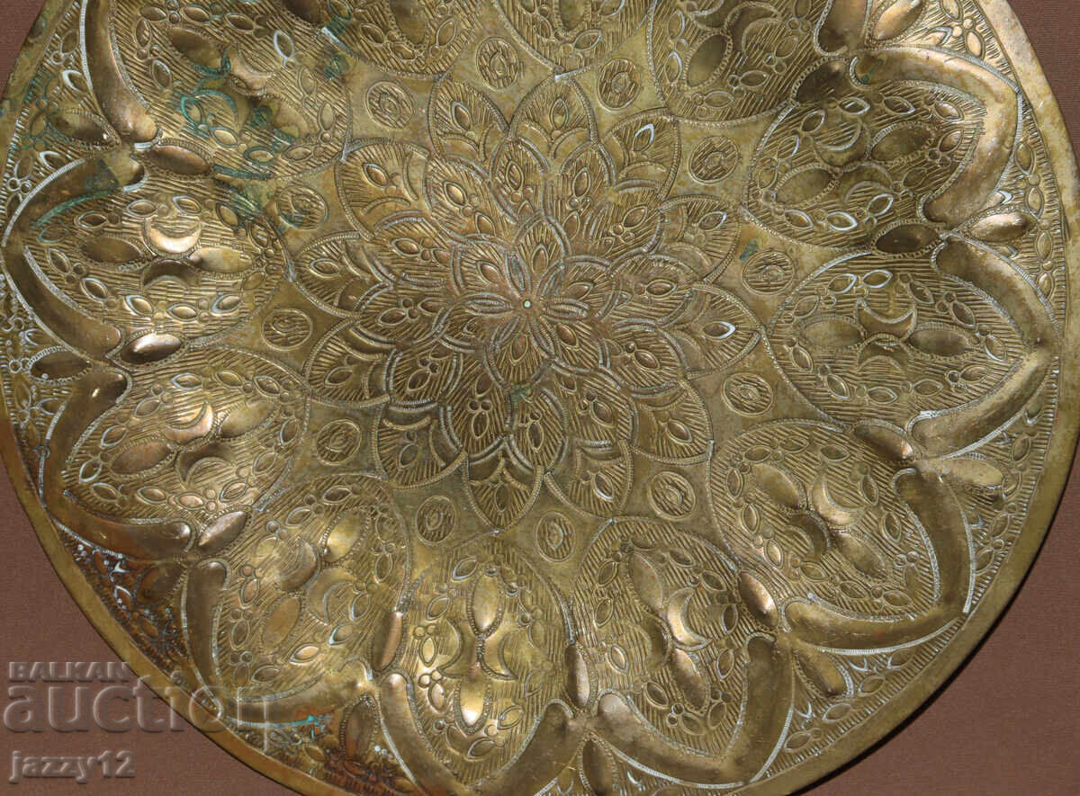 Delivery of Old brass plate tray wall decoration Islamic motifs