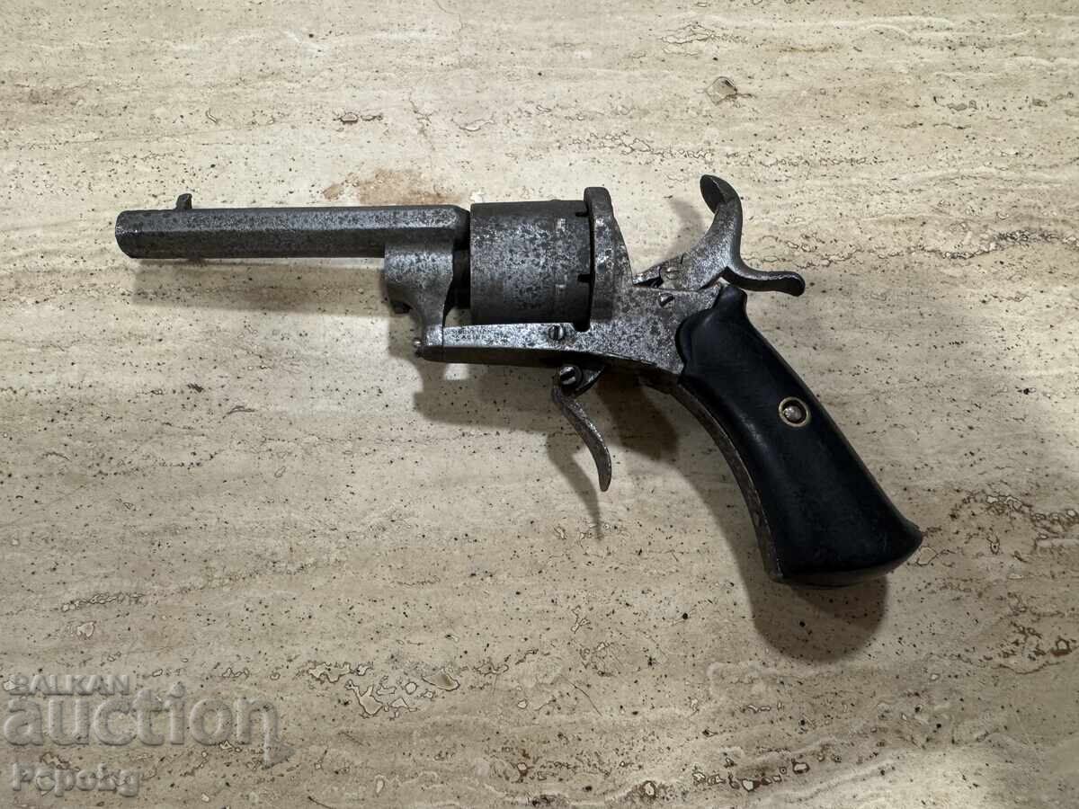 Livrarea Revolver vechi, pistol