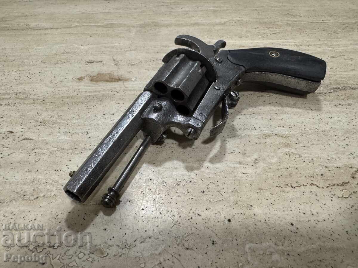 Livrarea Revolver vechi, pistol