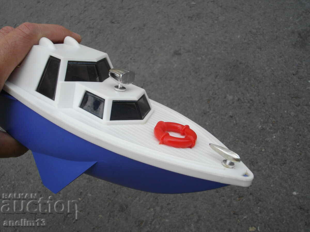 CUTTĂTOR DE JUCĂRIE VECHI PESCUȘI URSS - 5 CUTTĂTOR DE JUCĂRIE VECHI PESCUȘI URSS - 5