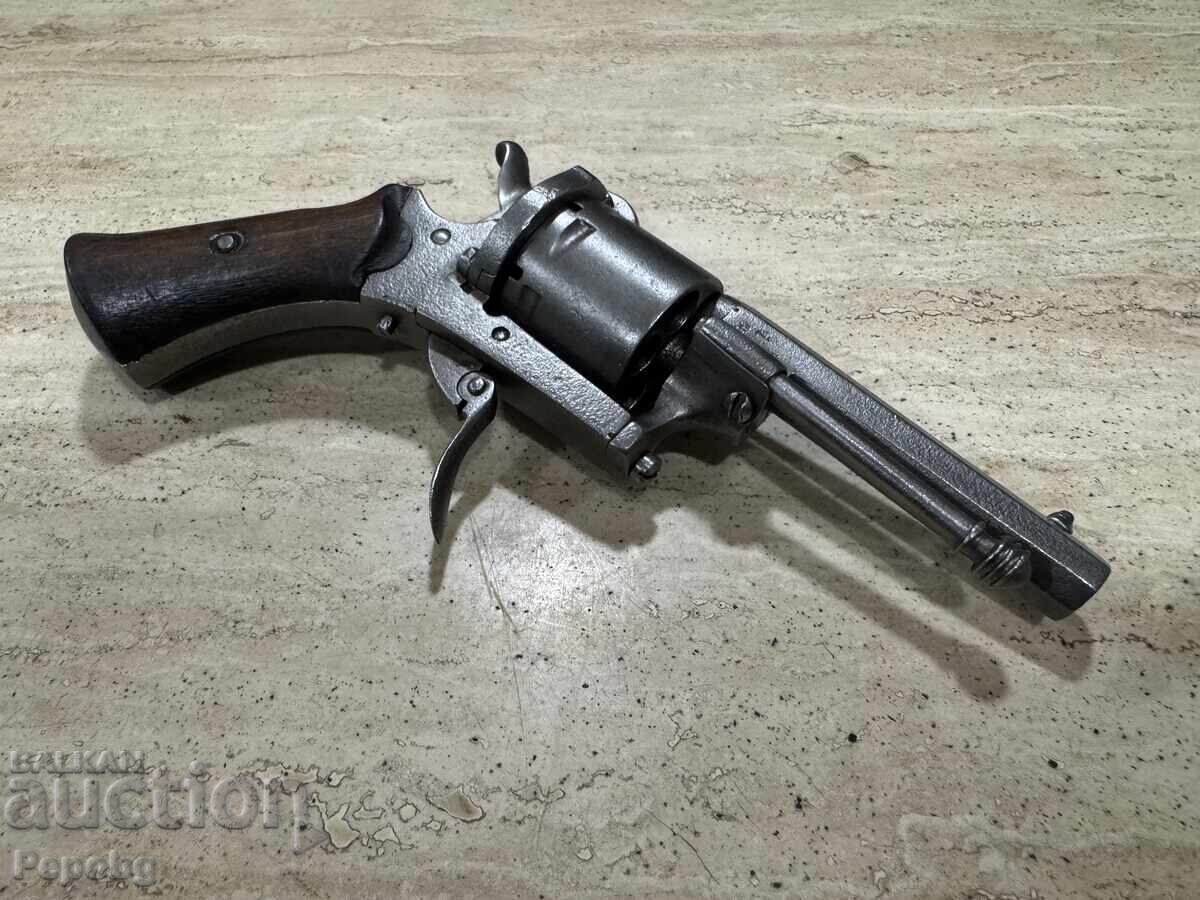 Old revolver, pistol with price 349.00 BGN | € 178.44