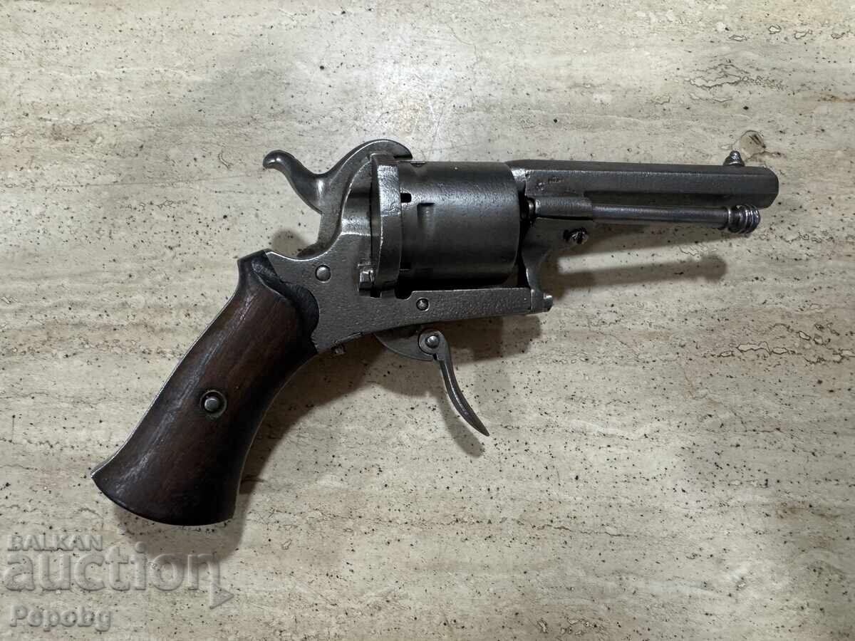Revolver vechi, pistol Revolver vechi, pistol