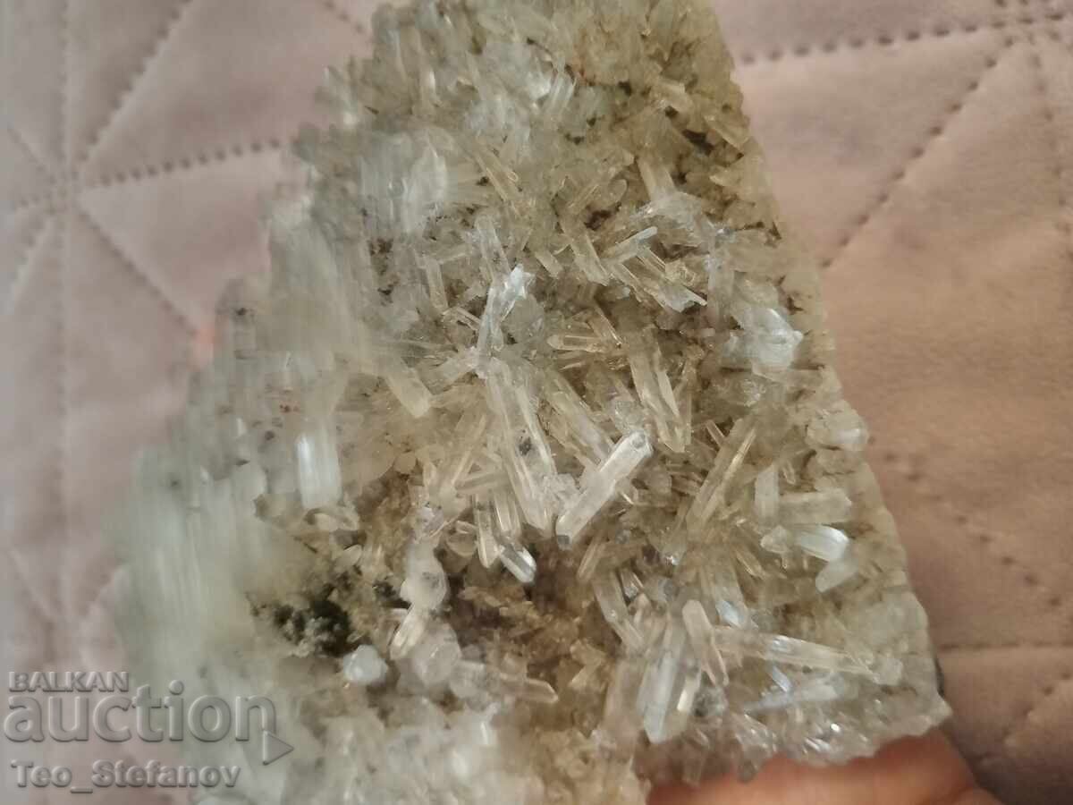 Quartz cluster with many beautiful crystals with price 85.00 BGN | € 43.46 Quartz cluster with many beautiful crystals with price 85.00 BGN | € 43.46