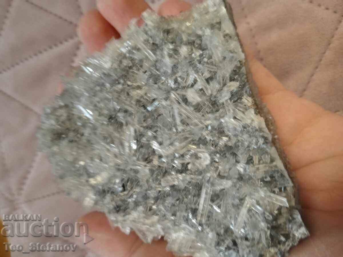 Auction Quartz cluster with many beautiful crystals Auction Quartz cluster with many beautiful crystals