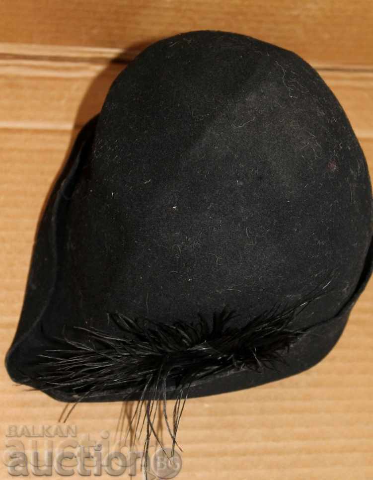 Delivery of 1920s Fashionable Hat City Cocoon Capela Perfect