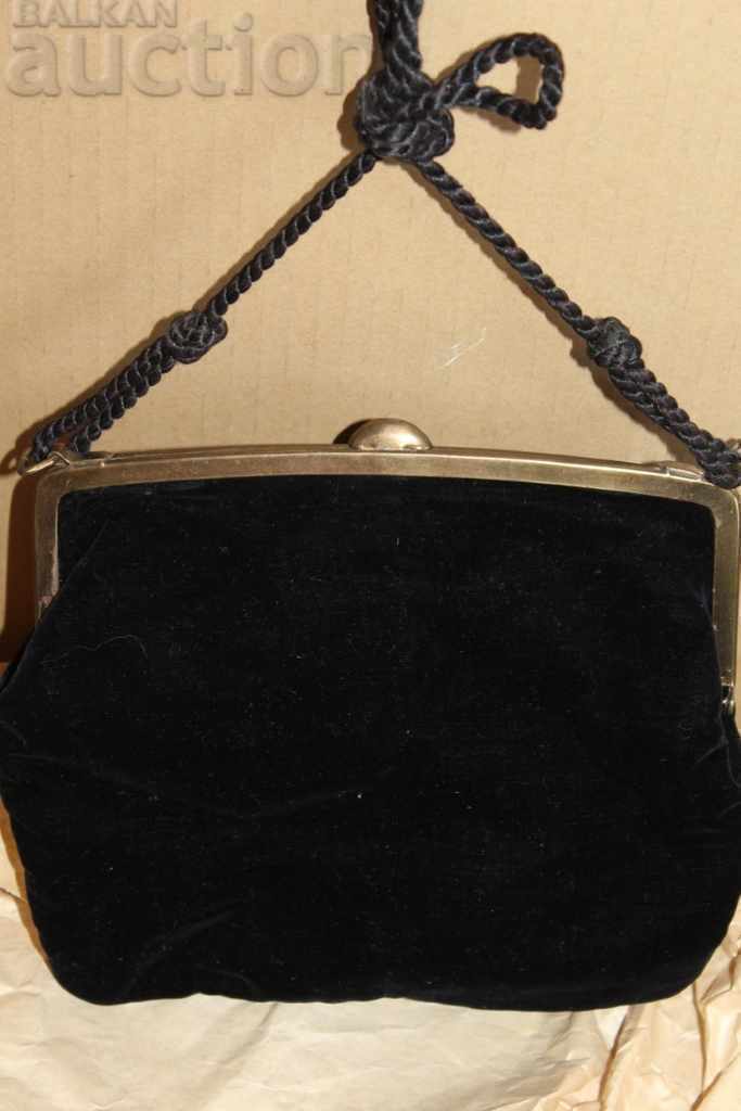 1929 ΜΟΝΑΔΙΚΗ ΠΑΛΙΑ ΒΑΣΙΛΙΚΗ ΓΥΝΑΙΚΕΙΑ ΤΣΑΝΤΑ ΤΣΑΝΤΑΚΙ ΤΕΛΕΙΑ με τιμή 95.00 BGN | € 48.57 1929 ΜΟΝΑΔΙΚΗ ΠΑΛΙΑ ΒΑΣΙΛΙΚΗ ΓΥΝΑΙΚΕΙΑ ΤΣΑΝΤΑ ΤΣΑΝΤΑΚΙ ΤΕΛΕΙΑ με τιμή 95.00 BGN | € 48.57