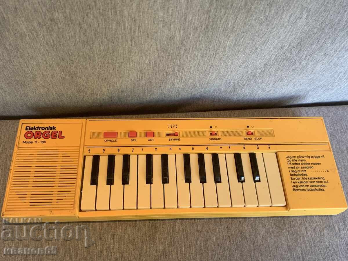 Old small music with price 20.00 BGN | € 10.23 Old small music with price 20.00 BGN | € 10.23