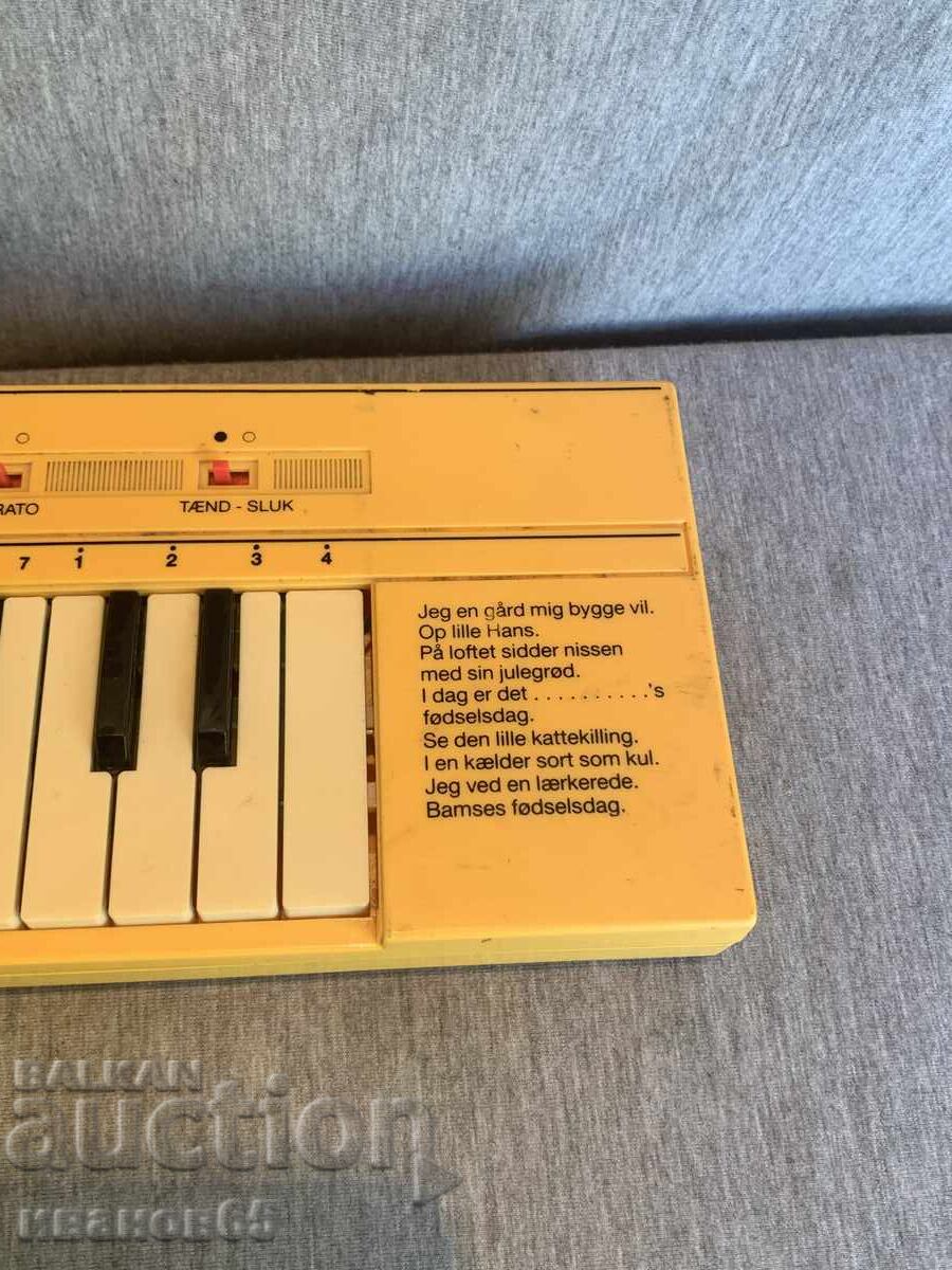 Delivery of Old small music Delivery of Old small music