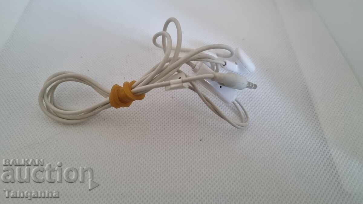 Headphones for old iPhones with price 10.00 BGN | € 5.11 Headphones for old iPhones with price 10.00 BGN | € 5.11