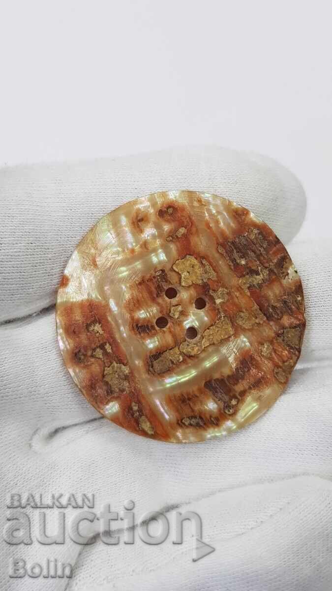 Licitație Buton mare, rar, de sidef, din perioada Renașterii Naționale (secolele XIX-XX)