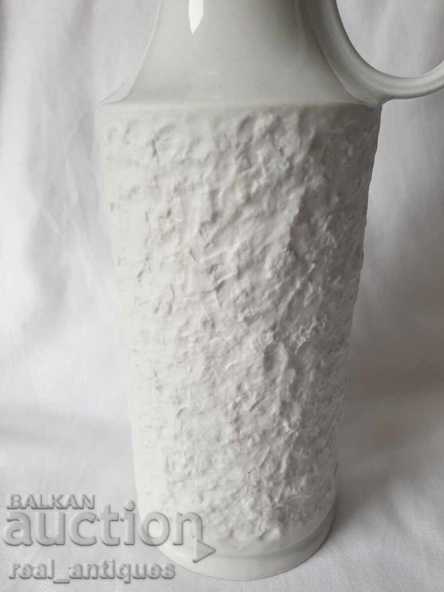 Delivery of Designer porcelain vase