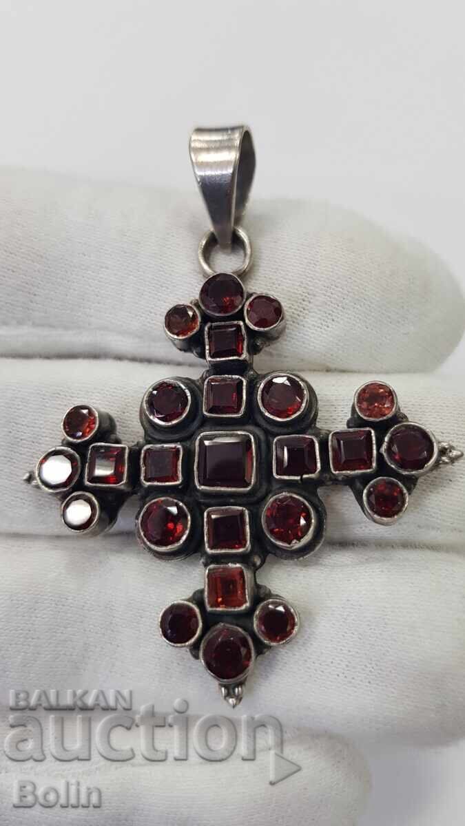 Впечатляващ сребърен стар кръст с гранати 20 век с цена € 180.00 | 352.05 лв. Впечатляващ сребърен стар кръст с гранати 20 век с цена € 180.00 | 352.05 лв.