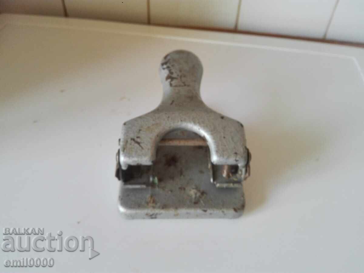 Licitație Vechi perforator