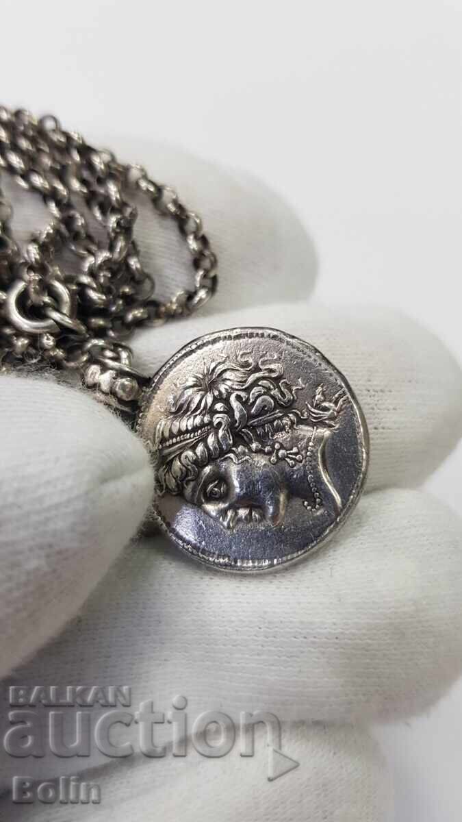 Licitație Medalion european din argint cu monedă grecească antică 925