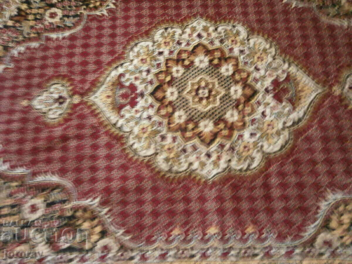 Auction Beautiful wool carpet Auction Beautiful wool carpet