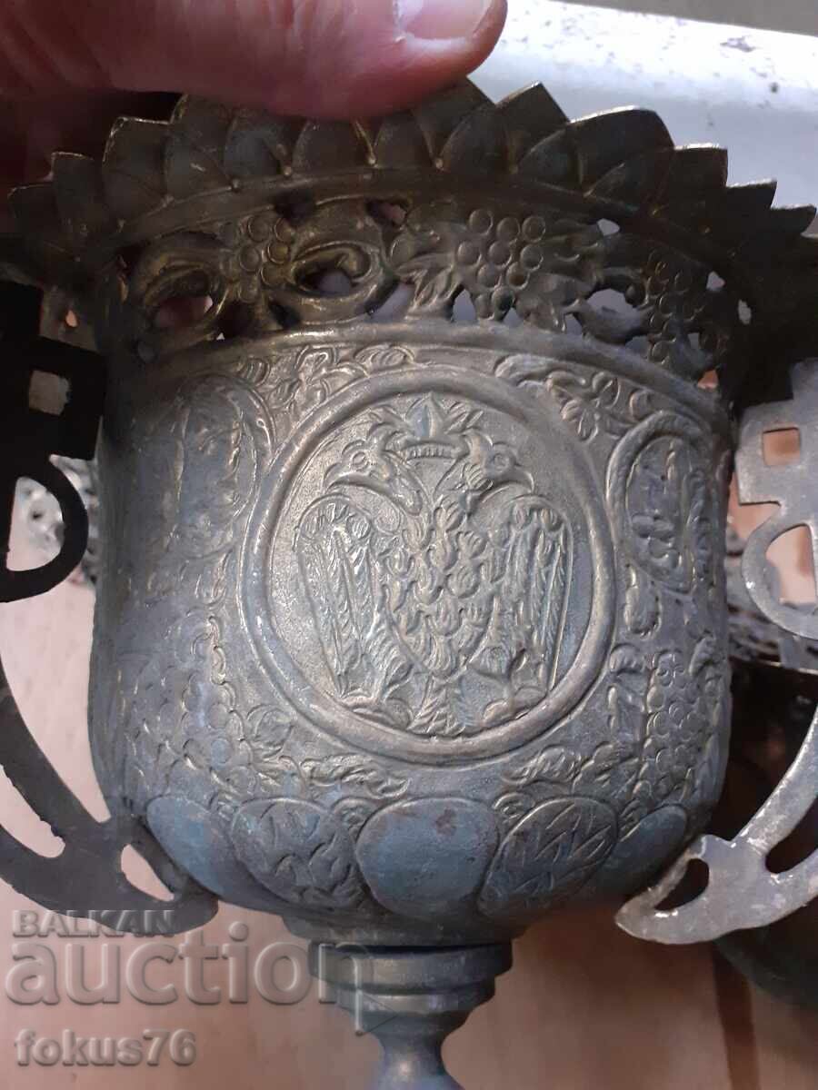 Pereche superbă de candele mari vechi din alamă cu vultur bicefal cu preț 590.00 BGN | € 301.66 Pereche superbă de candele mari vechi din alamă cu vultur bicefal cu preț 590.00 BGN | € 301.66