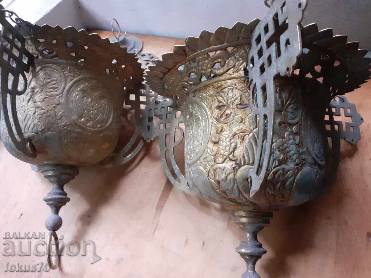 Licitație Pereche superbă de candele mari vechi din alamă cu vultur bicefal Licitație Pereche superbă de candele mari vechi din alamă cu vultur bicefal