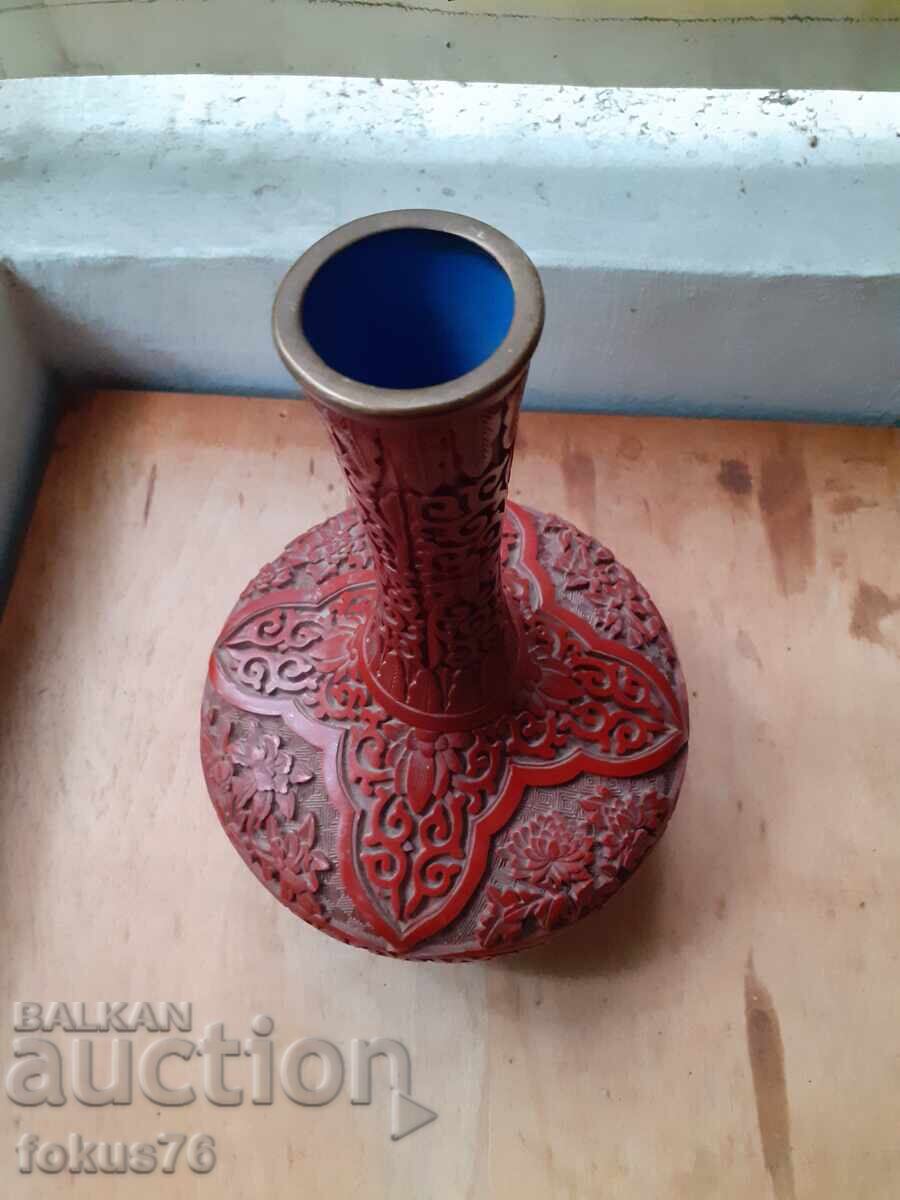 Аукцион Cinnabar Laquer - уникална стара китайска ваза