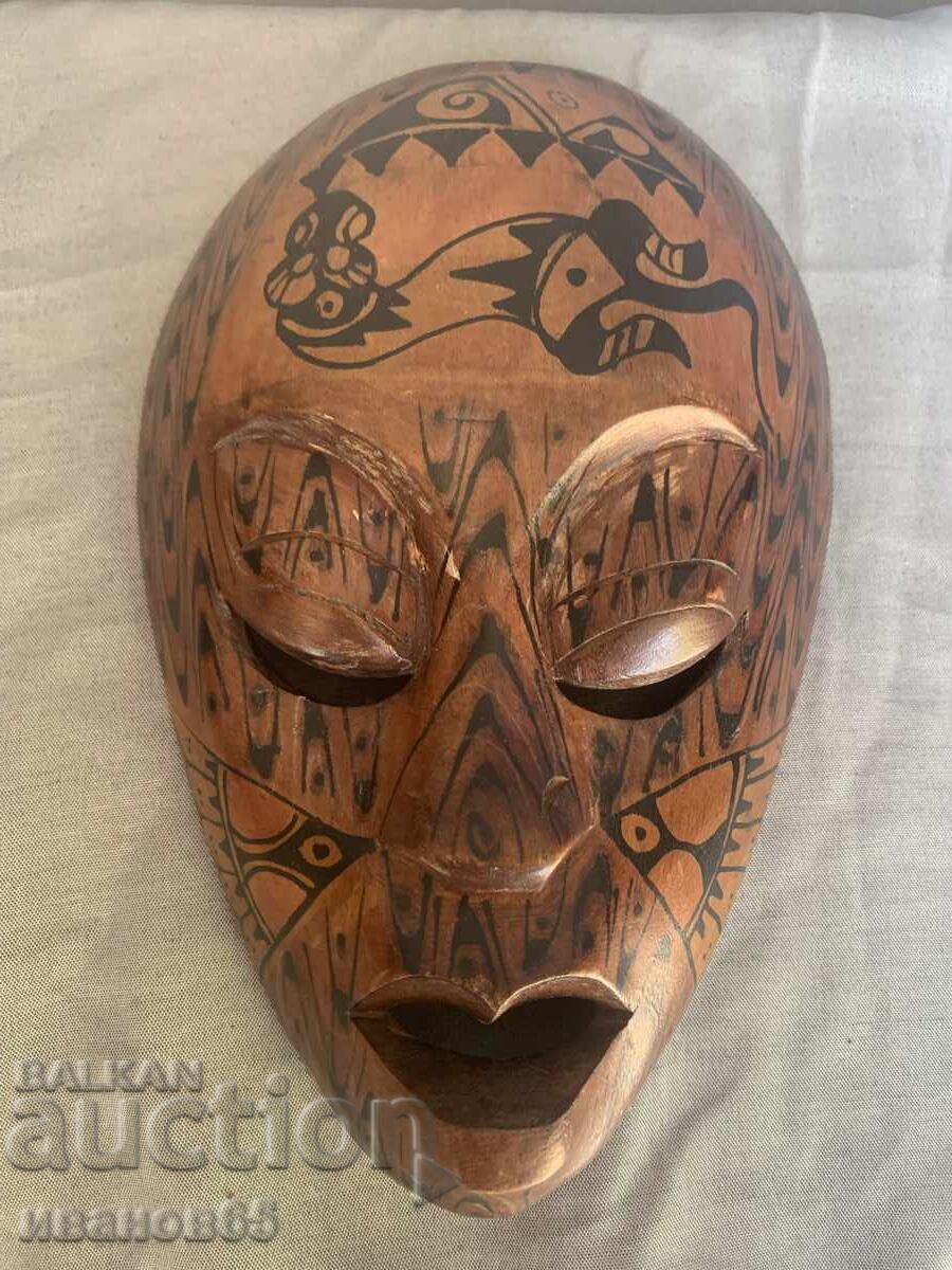 Delivery of wooden African mask