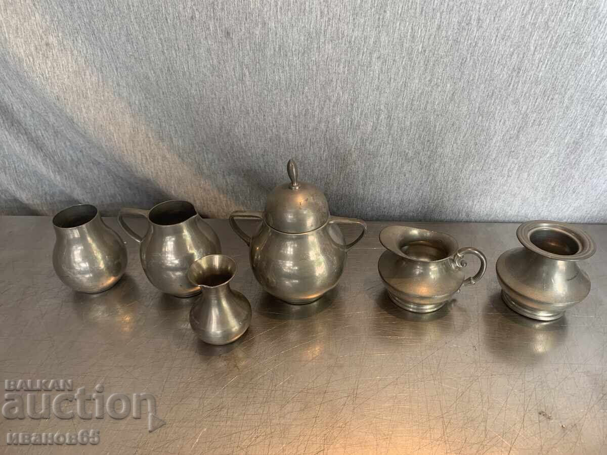 Παρτίδα κασσιτέρινων σκευών με τιμή 60.00 BGN | € 30.68