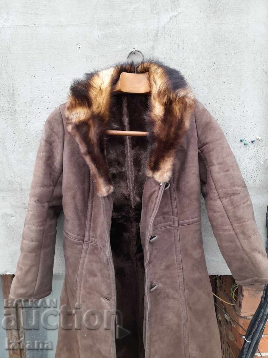 Old Women's coat with price 65.00 BGN | € 33.23 Old Women's coat with price 65.00 BGN | € 33.23