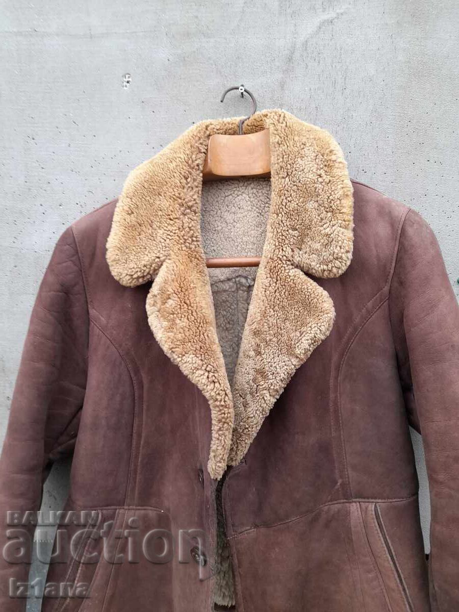 Παλιό Ανδρικό Παλτό με τιμή 90.00 BGN | € 46.02 Παλιό Ανδρικό Παλτό με τιμή 90.00 BGN | € 46.02