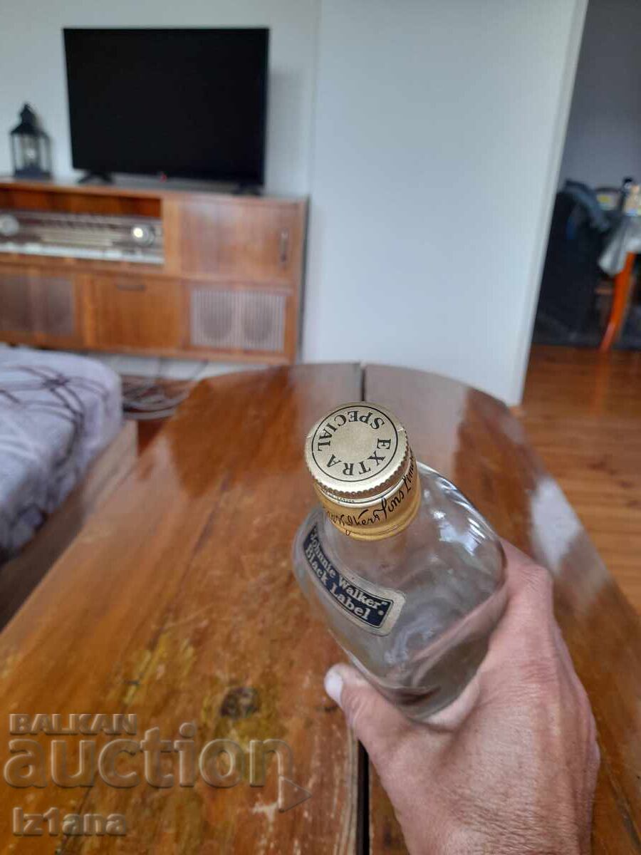 Доставка на Стара бутилка Johnnie Walker