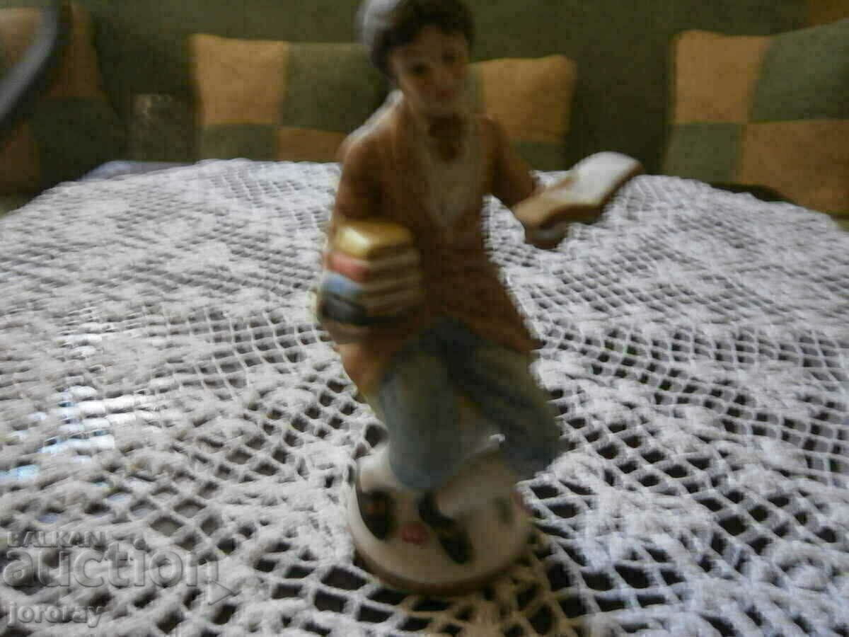 Porcelain figure Porcelain figure