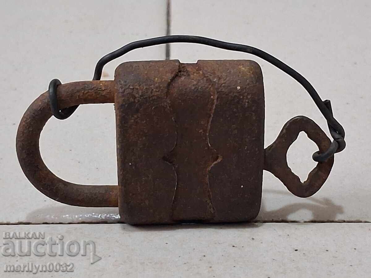 Old padlock with padlock padlock, latch, suitcase with price 43.00 BGN | € 21.99