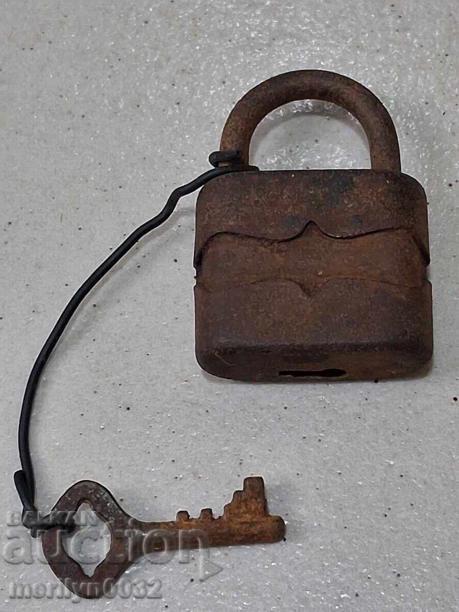 Auction  Old padlock with padlock padlock, latch, suitcase