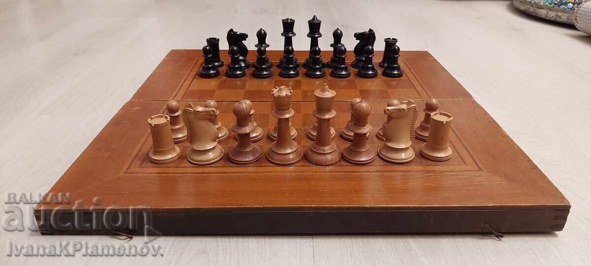 Σκάκι και τάβλι μεγάλο ρετρό 48εκ 48εκ με τιμή 46.00 BGN | € 23.52