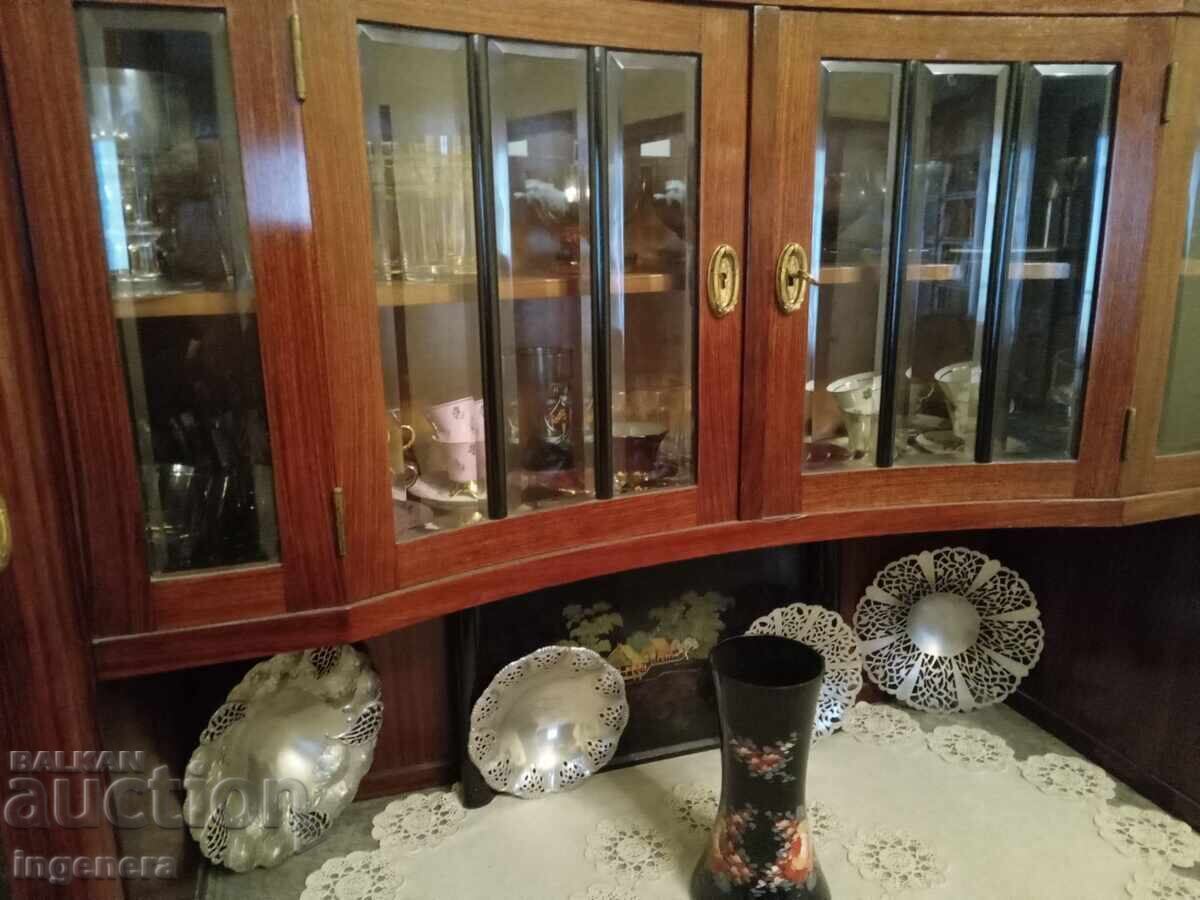 Ντουλάπα μπουφές βιτρίνα έπιπλο ρετρό από τσαρικό καιρό με τιμή 530.00 BGN | € 270.98