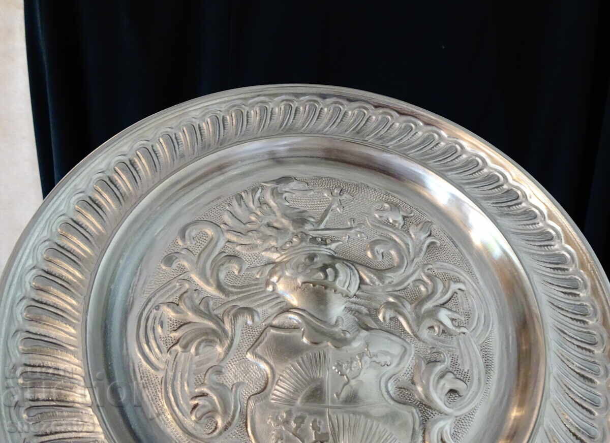 Καλαίσθητη πιατέλα, πανό, Ιππότης, Δράκος, ασπίδα, 700 γρ., μπαρόκ με τιμή 45.00 BGN | € 23.01 Καλαίσθητη πιατέλα, πανό, Ιππότης, Δράκος, ασπίδα, 700 γρ., μπαρόκ με τιμή 45.00 BGN | € 23.01