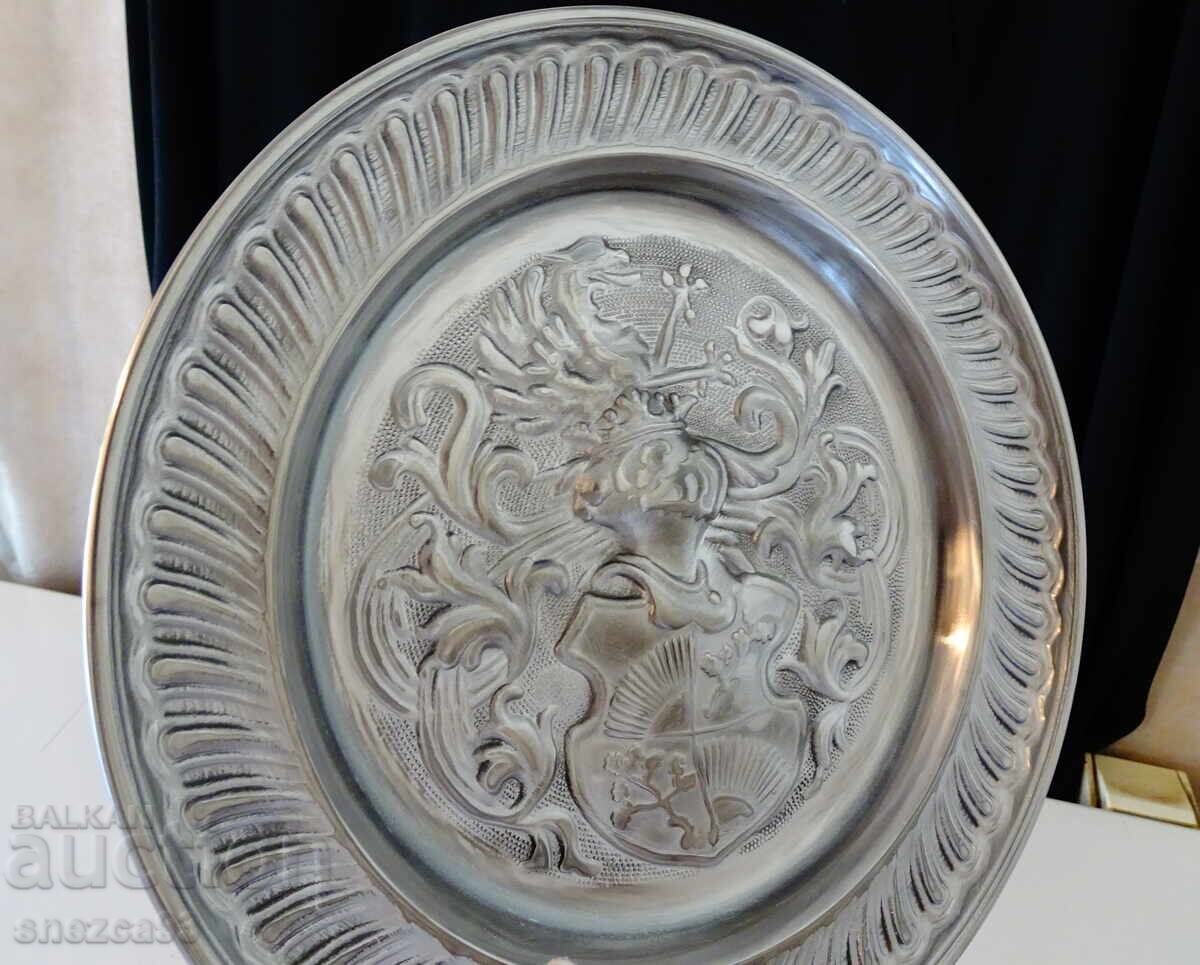 Παράδοση Καλαίσθητη πιατέλα, πανό, Ιππότης, Δράκος, ασπίδα, 700 γρ., μπαρόκ Παράδοση Καλαίσθητη πιατέλα, πανό, Ιππότης, Δράκος, ασπίδα, 700 γρ., μπαρόκ